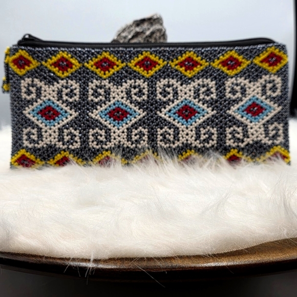 Handbeaded Blue White Yellow Diamonds Native American Zip Closure Medium Clutch - Picture 1 of 10